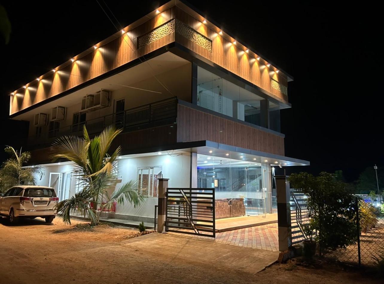 Green Woods Resort Anantapur Bagian luar foto